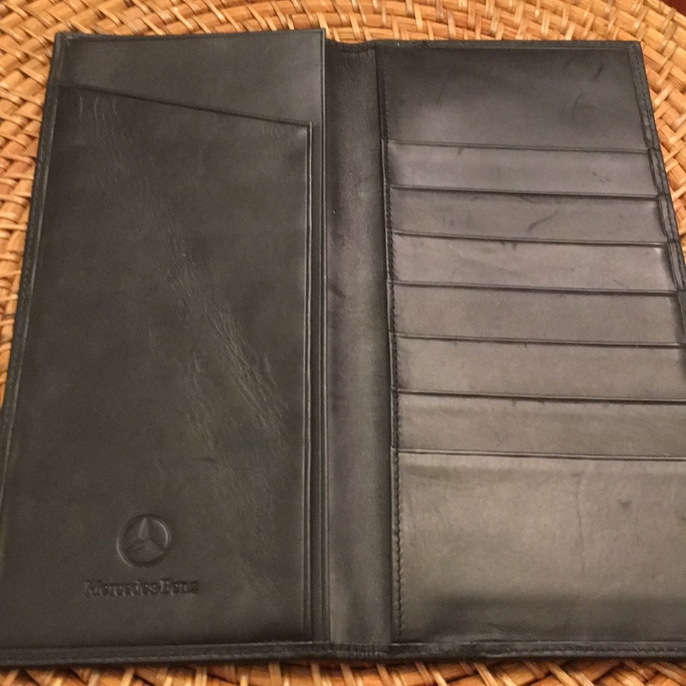 LEATHER TRAVEL WALLET - Picture 2 of 4